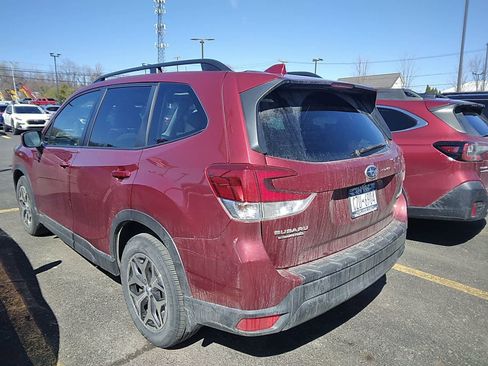 Used 2021 Subaru Forester Premium image 2