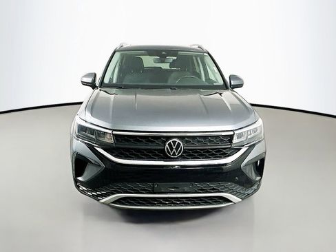 Used 2022 Volkswagen Taos SE image 2