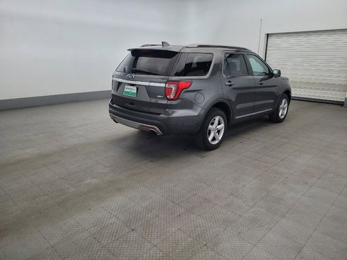 Used 2017 Ford Explorer XLT AWD/4WD image 9
