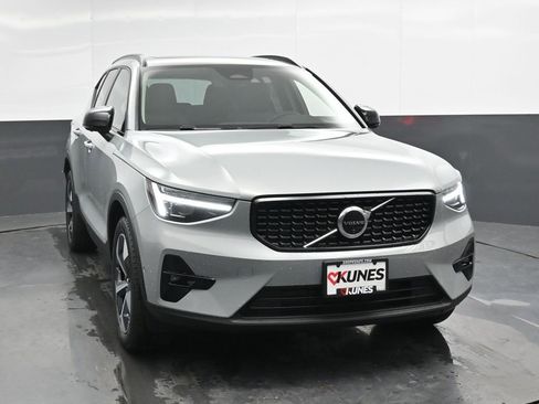 New 2026 Volvo XC40 B5 Plus w/ Protection Package Premier image 4