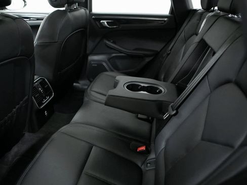 Certified 2025 Porsche Macan image 29