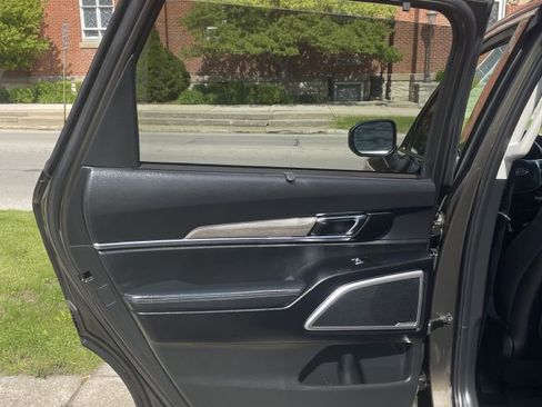 Used 2021 Kia Telluride EX w/ EX Premium Package FWD image 9