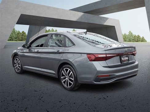 Used 2025 Volkswagen Jetta SE image 6