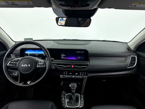 Certified 2025 Kia Seltos EX w/ EX Sunroof Package AWD/4WD image 4