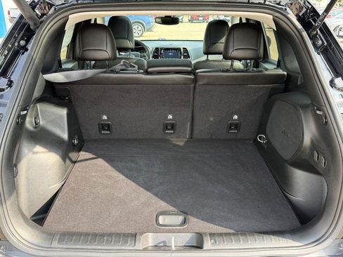 Used 2022 Jeep Cherokee Limited AWD/4WD image 4