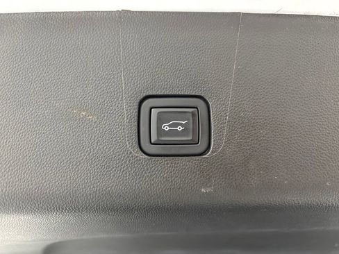 Used 2023 Chevrolet Traverse LT AWD/4WD image 47