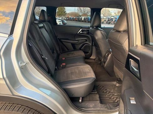 Used 2024 Mitsubishi Outlander SE Black Edition image 13