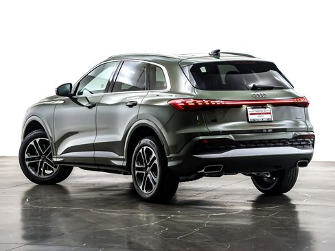 New 2025 Audi Q5 Premium image 12