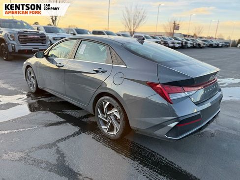 Used 2025 Hyundai Elantra SEL image 2