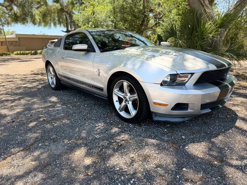Used 2012 Ford Mustang Premium RWD image 3