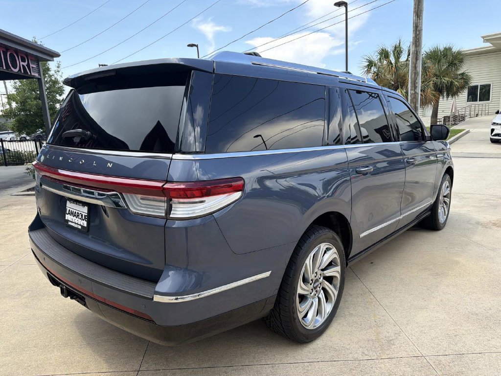 Used 2023 Lincoln Navigator L Reserve AWD/4WD image 8