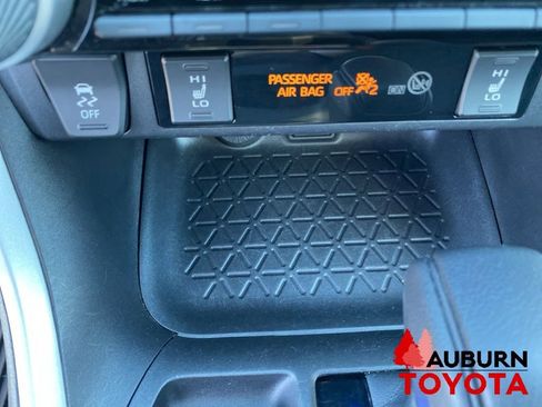 Used 2022 Toyota RAV4 XLE w/ XLE Grade Weather Package AWD/4WD image 41
