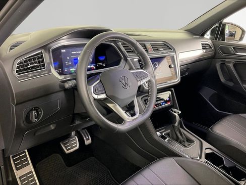 Used 2023 Volkswagen Tiguan SE image 14