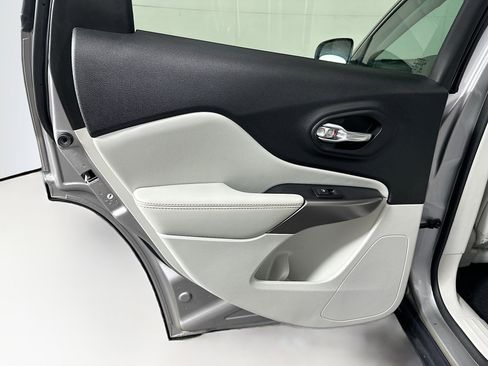 Used 2022 Jeep Cherokee Latitude Lux image 27