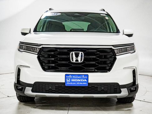 Used 2025 Honda Pilot Touring image 16