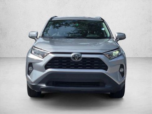 Used 2021 Toyota RAV4 XLE FWD image 2