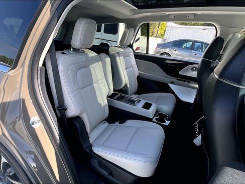 Used 2025 Lincoln Aviator Reserve w/ Equipment Group 201A image 19