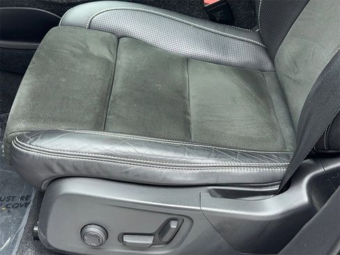 Used 2019 Volvo XC40 T5 R-Design image 37