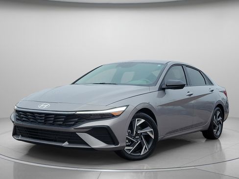 Certified 2025 Hyundai Elantra Sport image 2