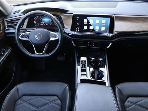 Used 2025 Volkswagen Atlas SE AWD/4WD image 18