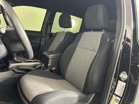 Used 2023 Toyota Tacoma TRD Sport AWD/4WD image 5