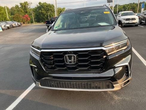 Used 2023 Honda Pilot Elite image 13