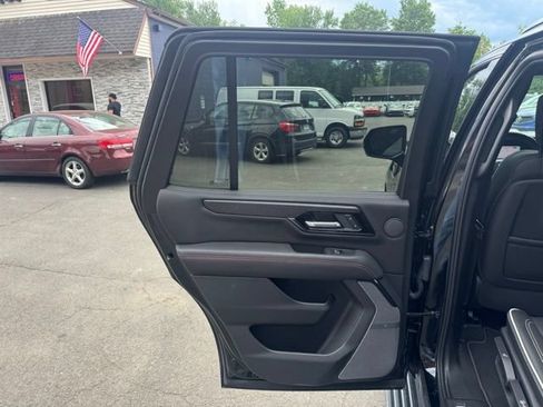 Used 2025 GMC Yukon AT4 Ultimate AWD/4WD image 26