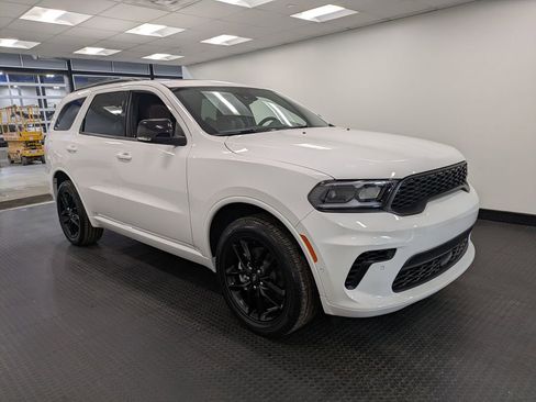 Used 2025 Dodge Durango GT image 3
