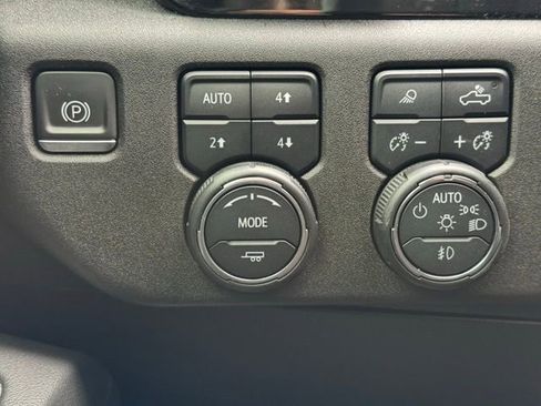 Certified 2022 Chevrolet Silverado 1500 High Country w/ Technology Package image 28