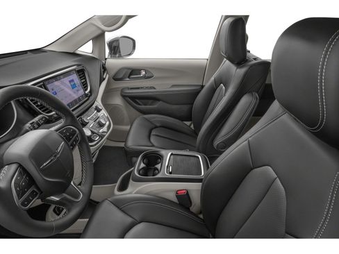 Used 2024 Chrysler Pacifica Limited FWD image 6
