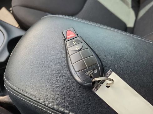 Used 2020 Jeep Cherokee Latitude FWD image 28