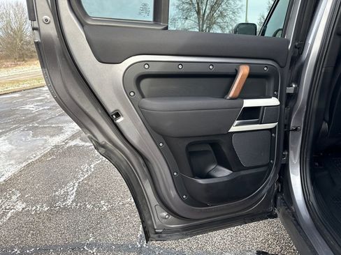 Used 2022 Land Rover Defender 110 SE image 13