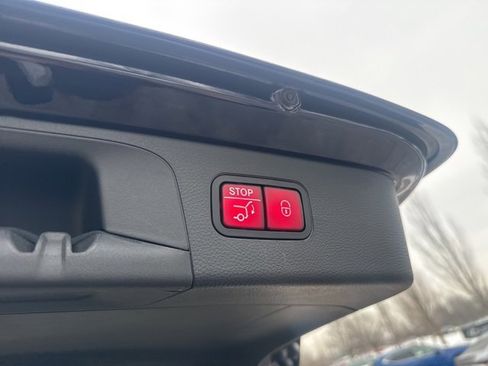 Used 2021 Mercedes-Benz GLC 300 GLC 300 image 35