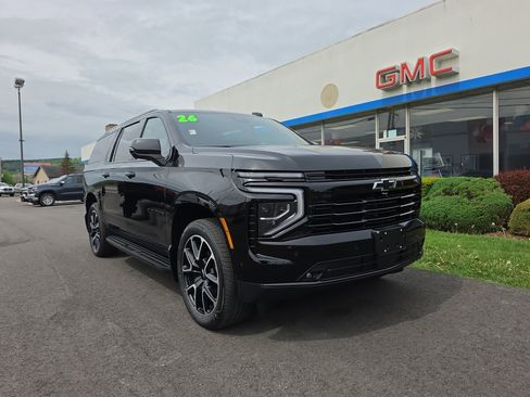 New 2026 Chevrolet Suburban RST w/ Comfort Package AWD/4WD image 1