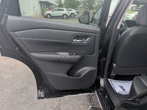 Used 2024 Nissan Rogue SL AWD/4WD image 13