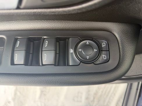 Used 2024 GMC Terrain SLE image 18