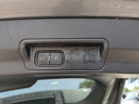 Used 2022 Ford Explorer XLT w/ Equipment Group 202A image 10