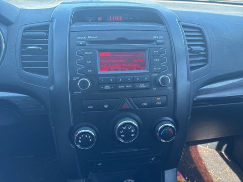 Used 2011 Kia Sorento LX w/ Convenience Pkg image 14