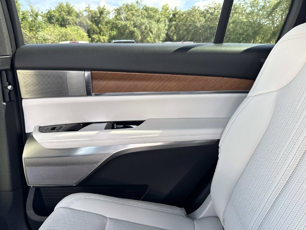 New 2027 Cadillac Vistiq Sport AWD/4WD image 15