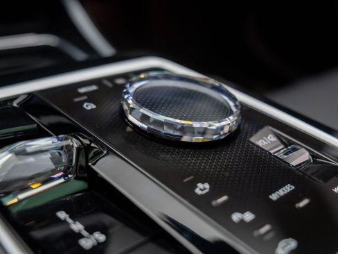 New 2026 BMW 750e xDrive w/ Executive Package image 27