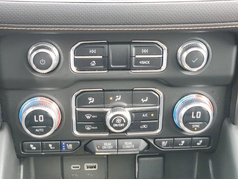 Used 2023 GMC Yukon AT4 w/ AT4 Premium Plus Package AWD/4WD image 8