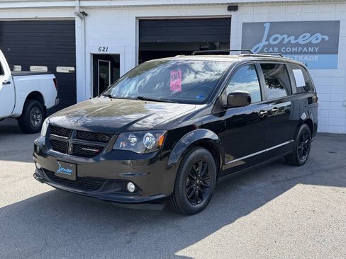 Used 2019 Dodge Grand Caravan GT FWD image 2