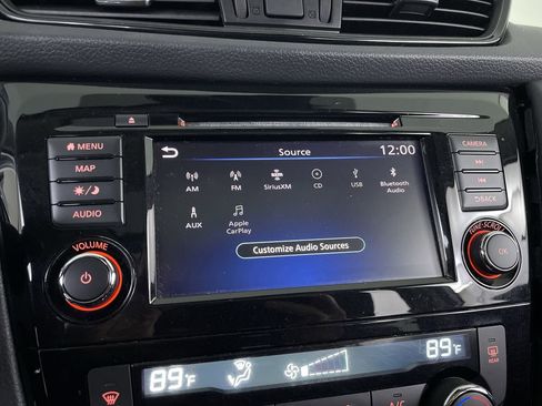 Used 2019 Nissan Rogue SL w/ Premium Package image 15