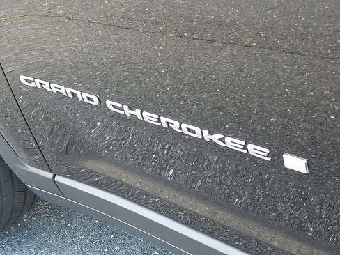 Used 2022 Jeep Grand Cherokee L Laredo w/ Luxury Tech Group I image 29