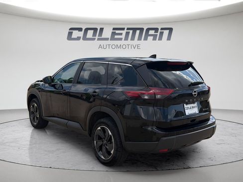 Used 2024 Nissan Rogue SV AWD/4WD image 3