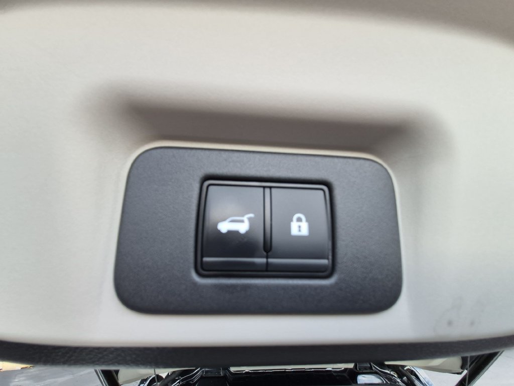 Used 2024 Nissan Ariya AWD image 32