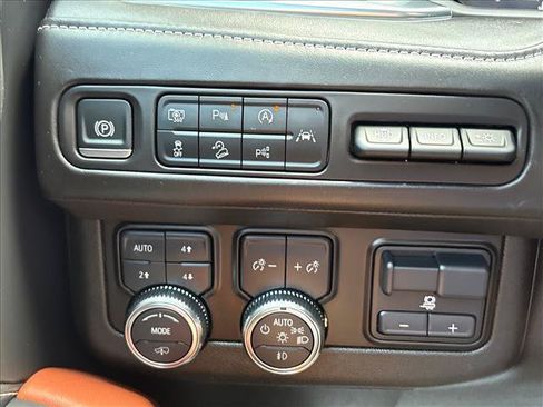 Certified 2024 GMC Yukon Denali Ultimate w/ LPO, Floor Liner Package AWD/4WD image 18