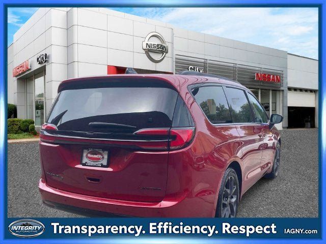 Used 2025 Chrysler Pacifica Limited FWD image 6