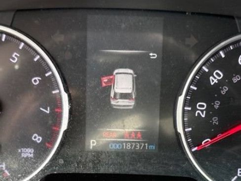 Used 2019 Toyota RAV4 LE FWD image 2
