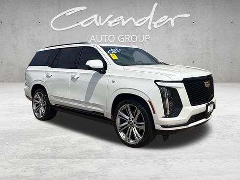 Used 2025 Cadillac Escalade Sport Platinum AWD/4WD image 2